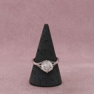 sterling silver round-cut cz solitaire ring size 10